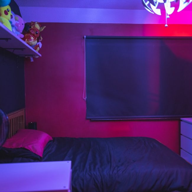 Chambre-elegante-noir-et-blanc-intemporelle