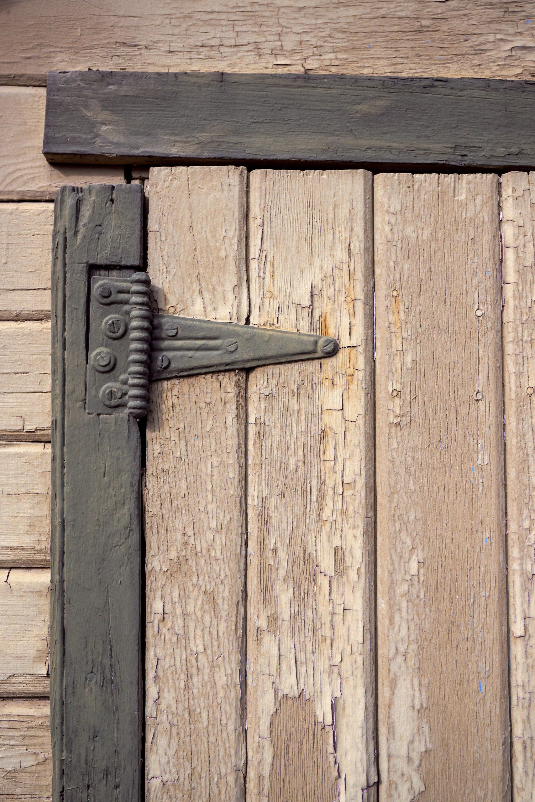 Astuces professionnelles pour poser correctement les gonds d'une porte