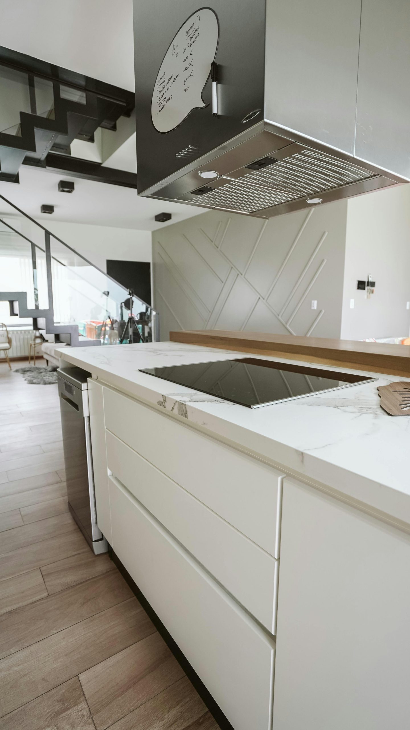 Guide complet du branchement sécurisé d'une plaque à induction