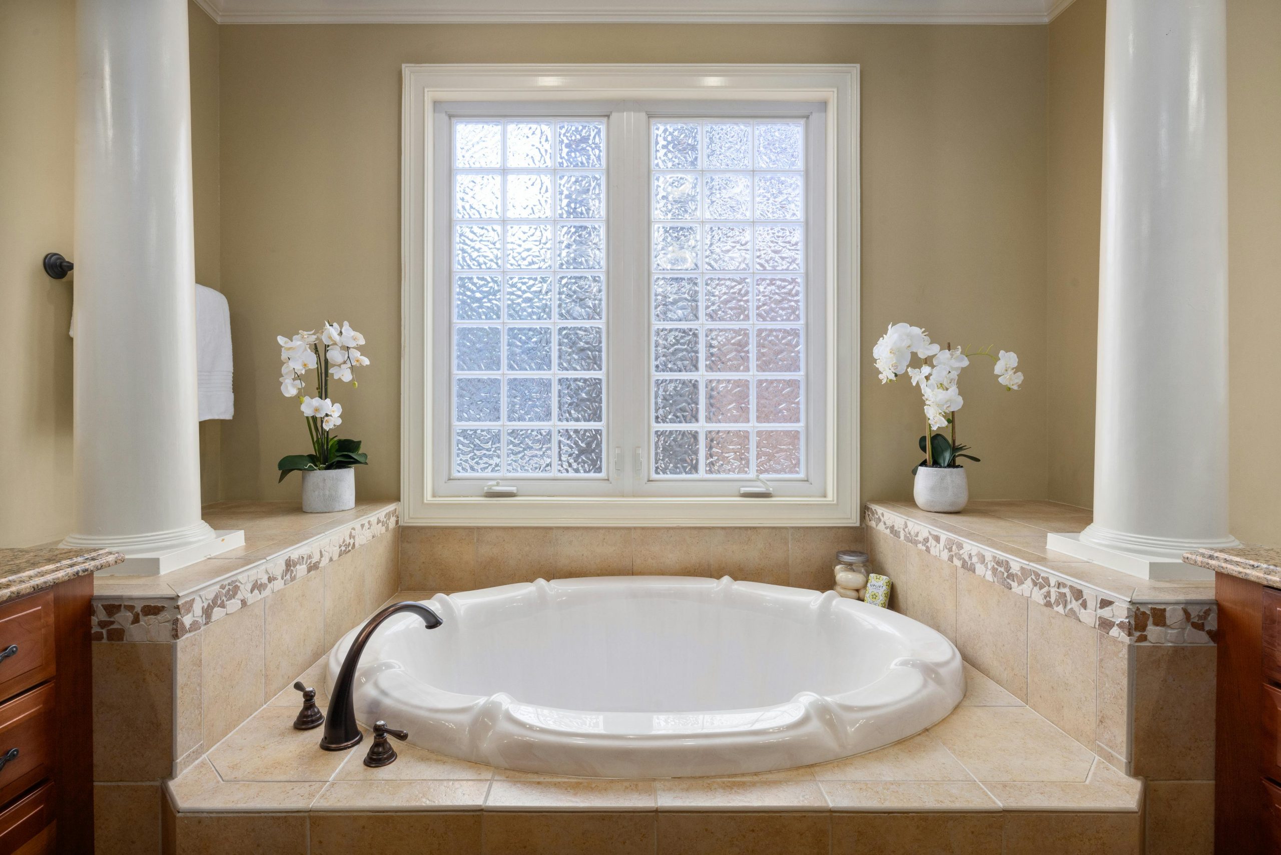 Différents types de finitions de briques de verre