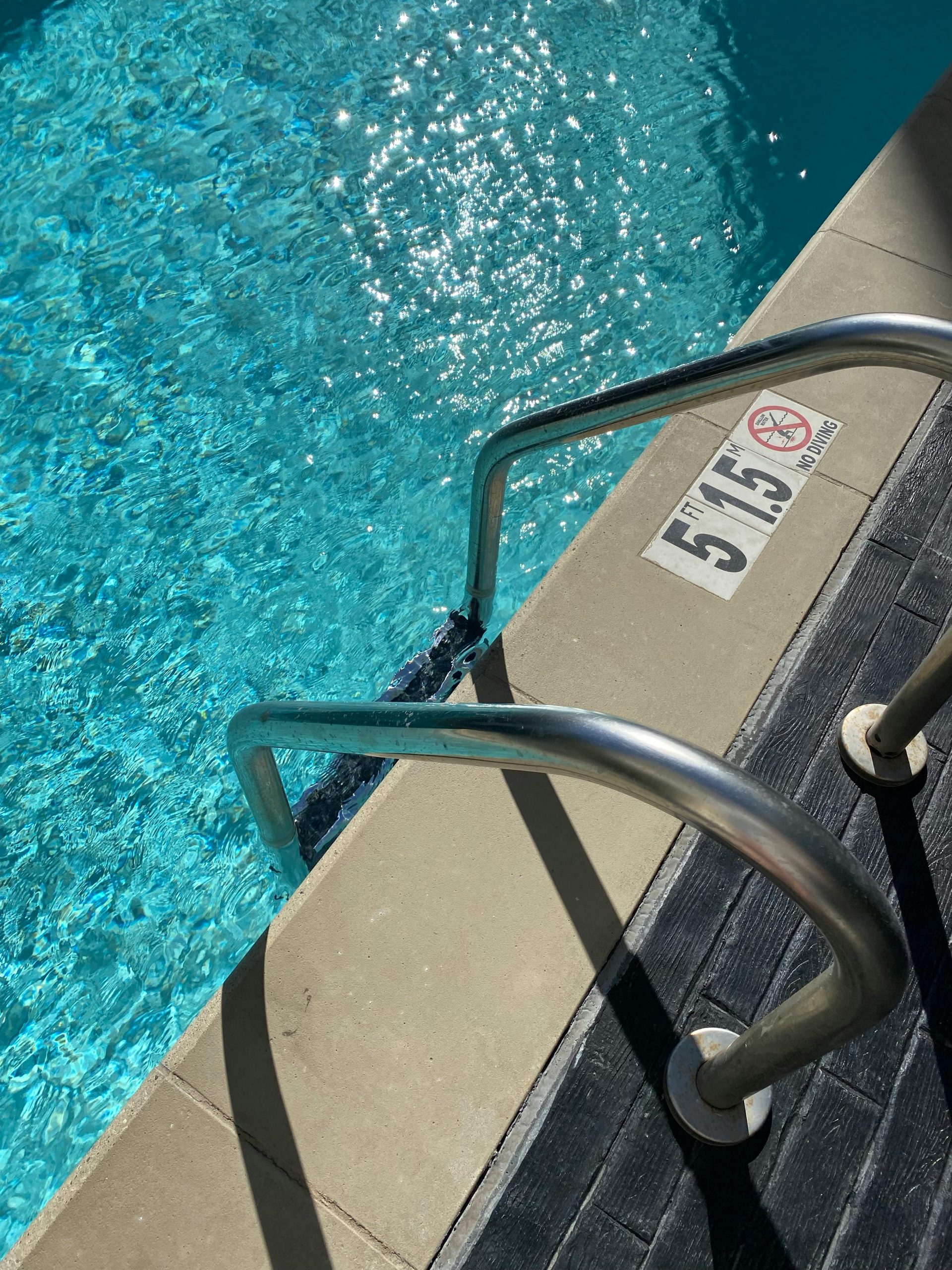 Installation facile escalier piscine hors sol