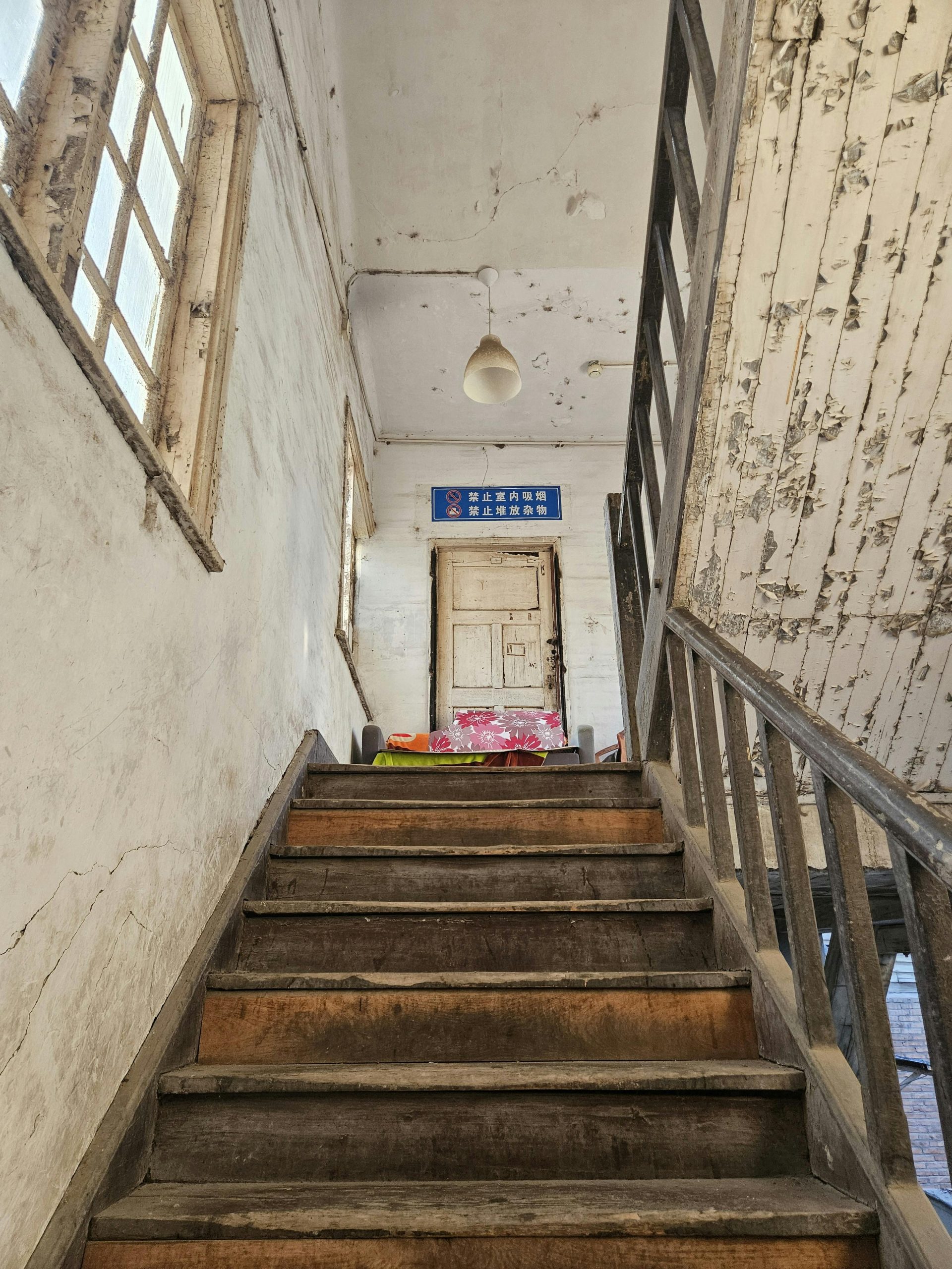 Transformation intérieur avec peinture escalier bois