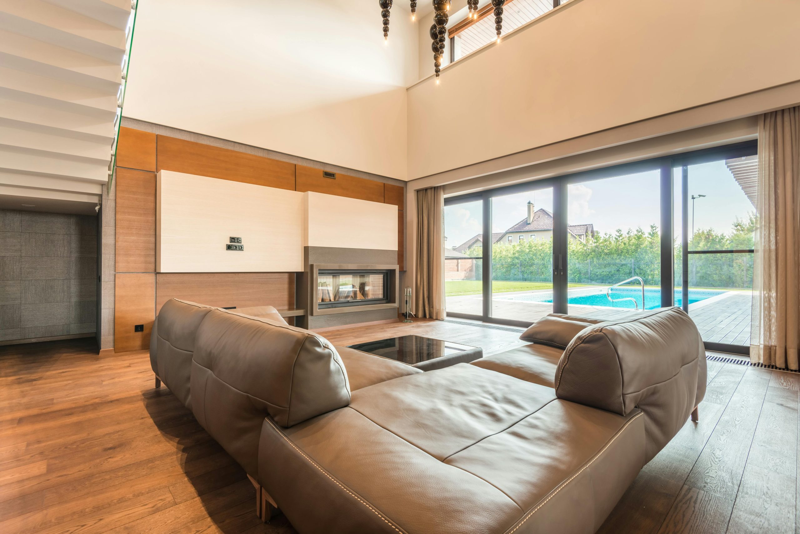 Conseils experts pour l'installation d'un rail de placard coulissant