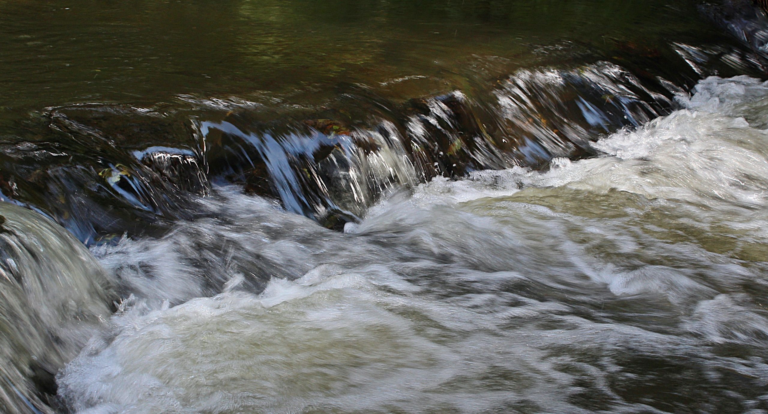 Pourquoi l'eau écarlate est introuvable et les solutions