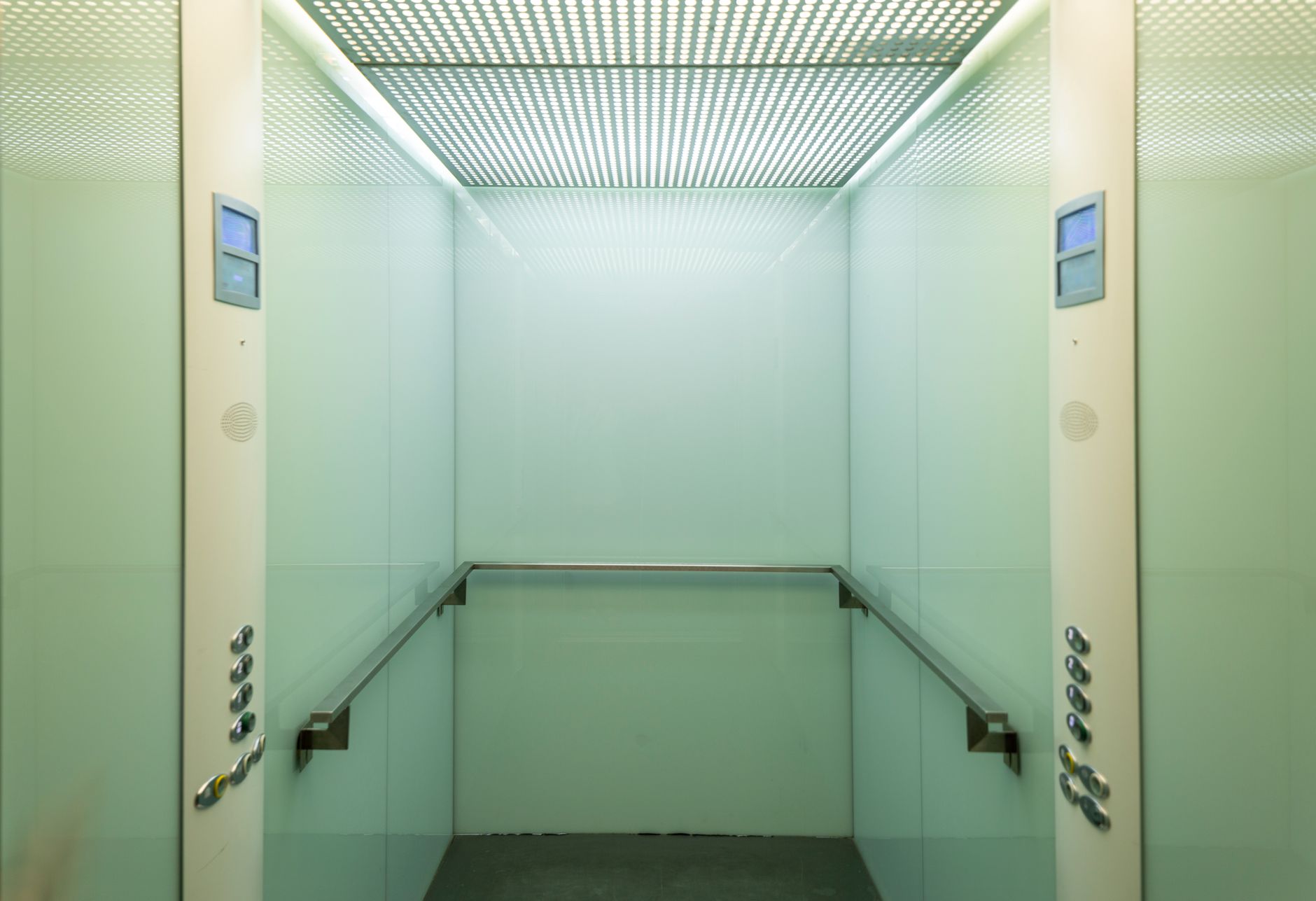 Cabine d'ascenseur intérieure épurée